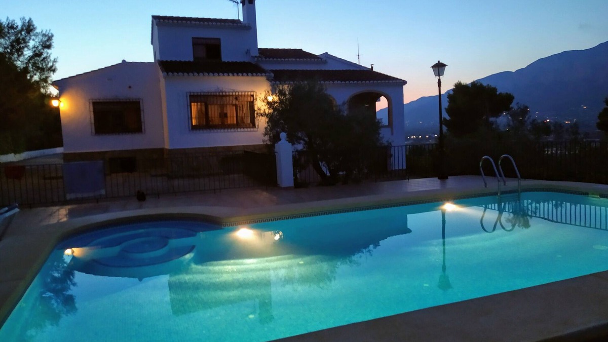 Tarraula House | Country house with beautiful views of the sea and the mountains