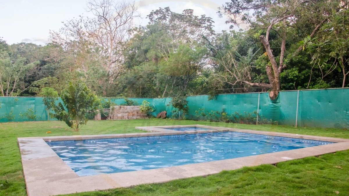 Santa Cruz House | Country house with heated pool and huge backyard.