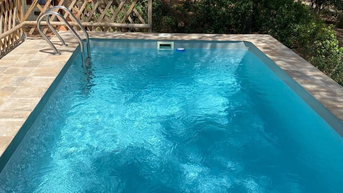 Torrent House | Country house with forest and swimming pool, near the beach (pet friendly).
