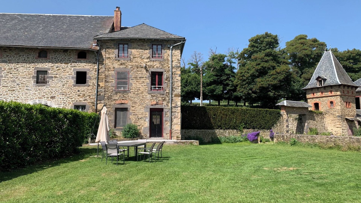 Saint-Poncy House | Country house with lake bathing