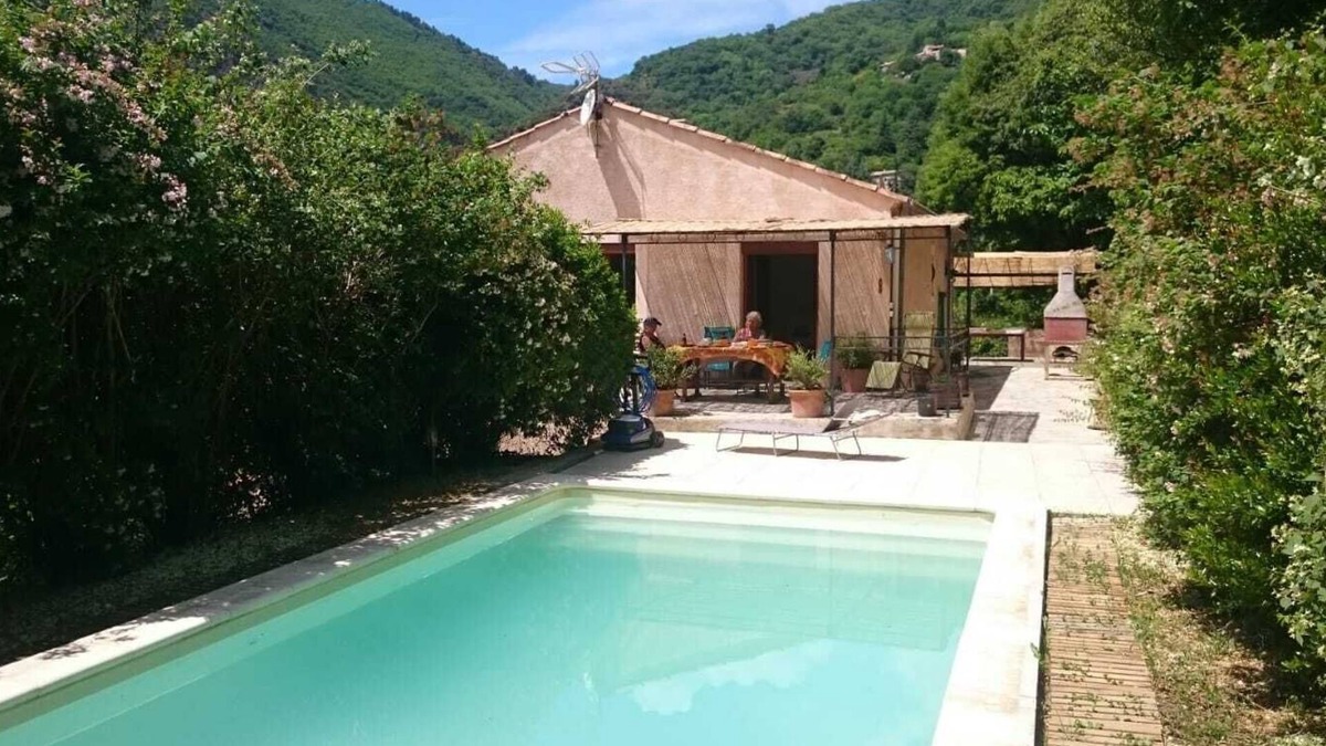 Mars House | Country house with private pool. Sleeps 4. Ideal for hiking.