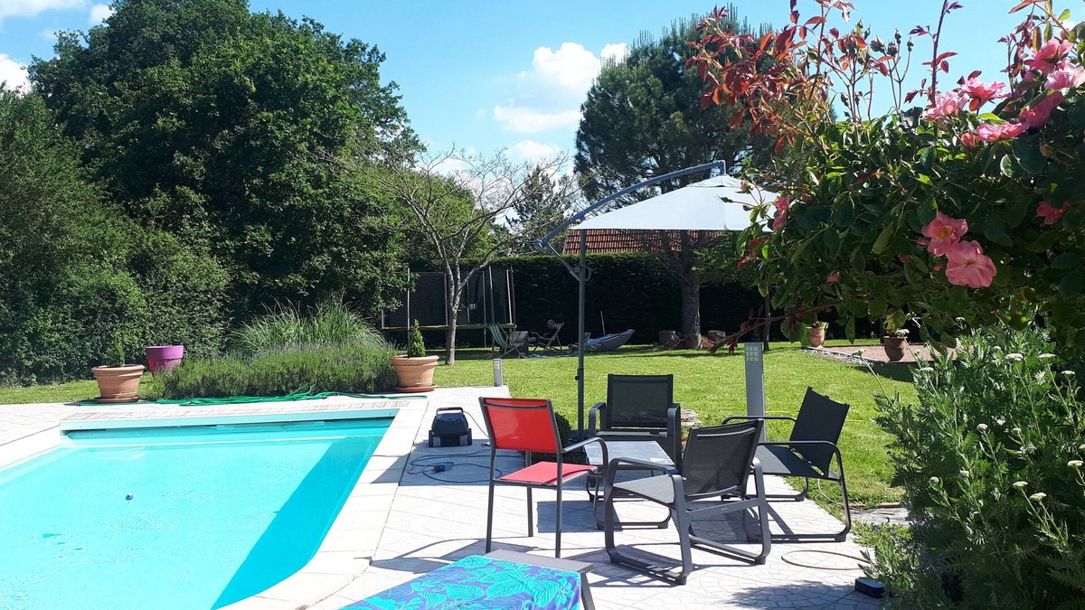 Montambert House | Country house with pool and garden in Burgundy between Loire and Morvan