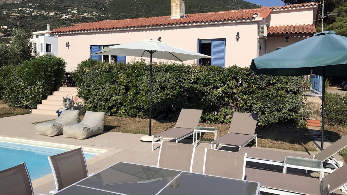 Mikri Mantineia House | Country house with private pool in Olive Grove