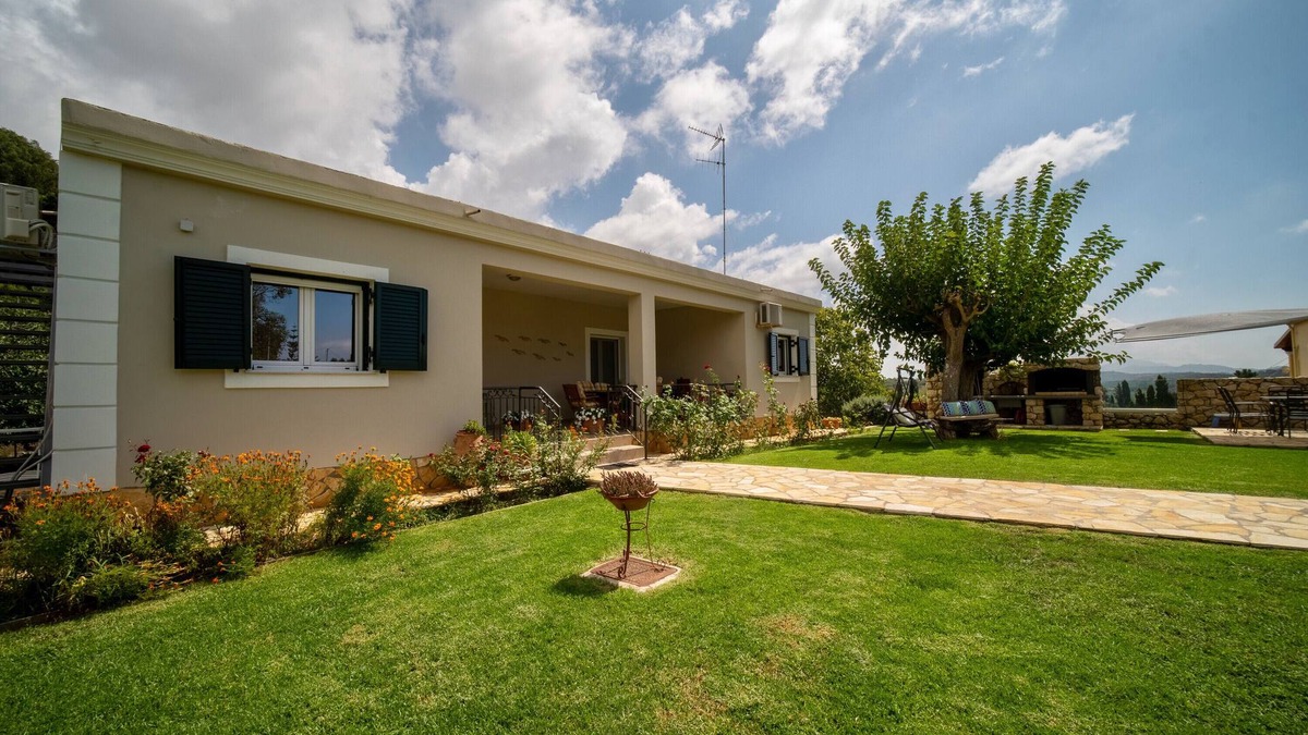 Limni House | Country House with Private Balcony