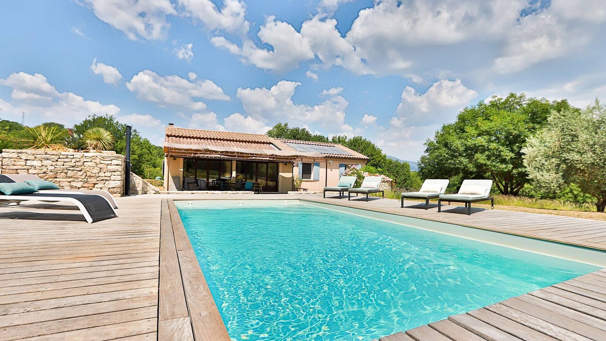 Apt House | COUNTRY HOUSE WITH PRIVATE HEATED POOL IN LUBERON