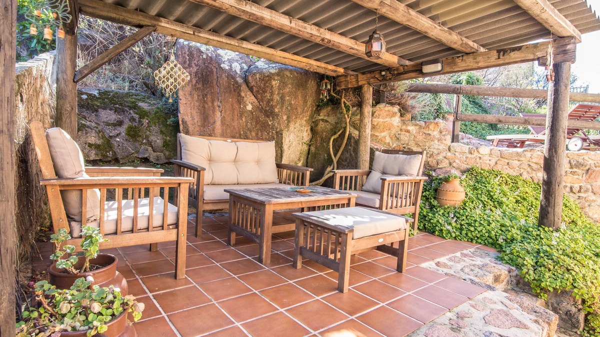 O Pindo Cottage | Country house with terraces and sea views only 50 meters from the beach.