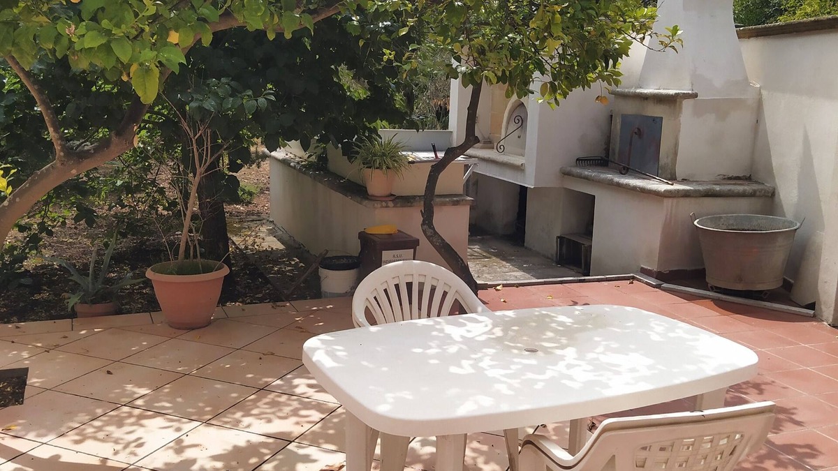 Soleto House | Country house with terrace in the shade of lemon trees