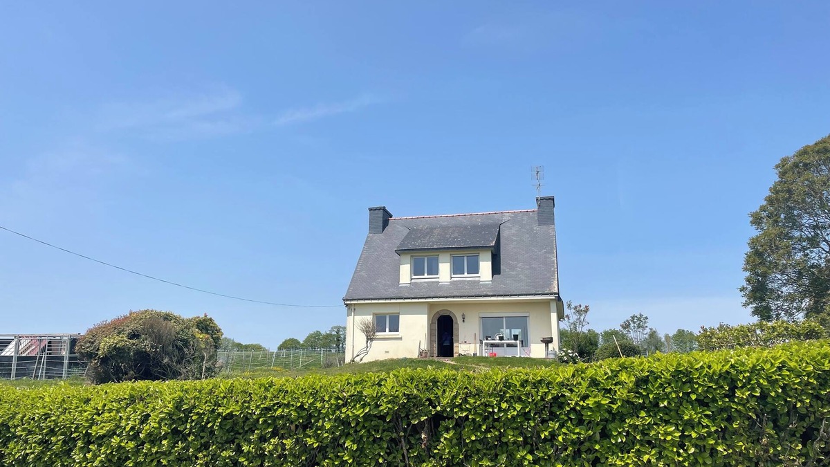 Le Saint House | Country house with whirlpool bath