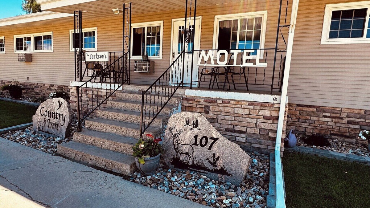 Bison House | Country Inn Motel - Charming 11 room motel with AC, WiFi located in Bison, SD.