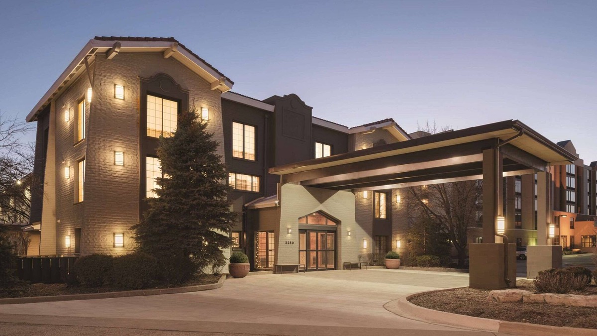 Hoffman Estates Hotel | Country Inn & Suites by Radisson, Hoffman Estates, IL