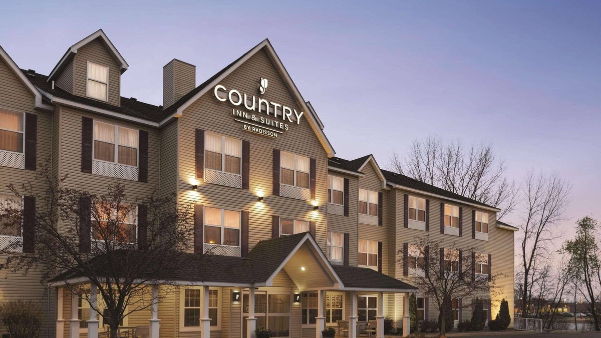 Forest Lake Hotel | Country Inn & Suites by Radisson, Forest Lake, MN