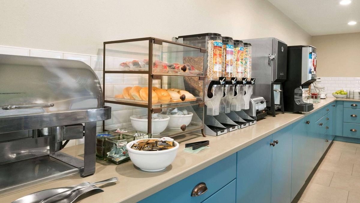 Platteville Hotel | Country Inn & Suites by Radisson, Platteville, WI
