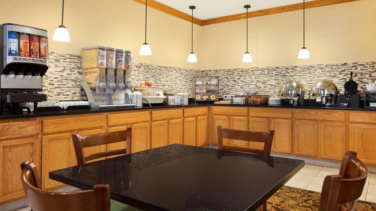 Macedonia Hotel | Country Inn & Suites by Radisson, Macedonia, OH
