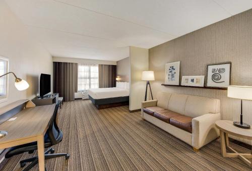 Findlay Hotel | Country Inn & Suites by Radisson, Findlay, OH