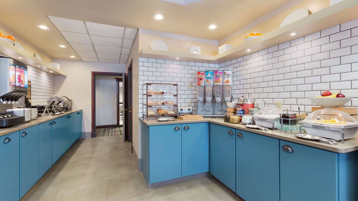 Schofield Hotel | Country Inn & Suites by Radisson, Wausau, WI