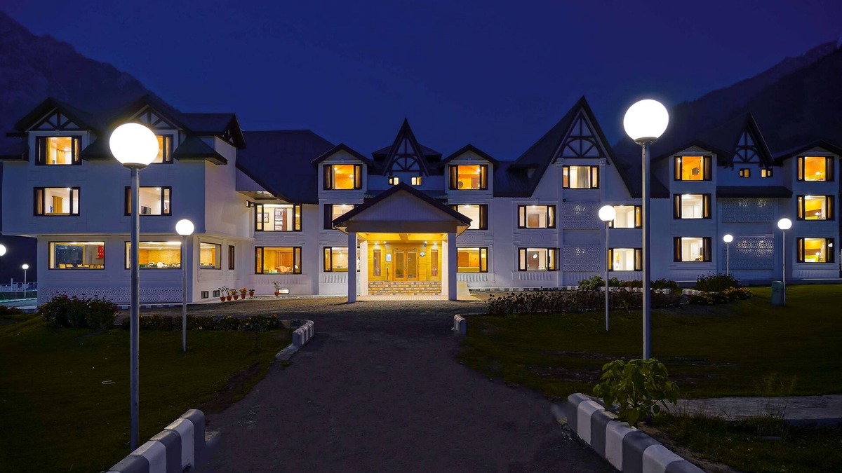 Sonamarg Hotel | Country Inn & Suites by Radisson, Sonamarg