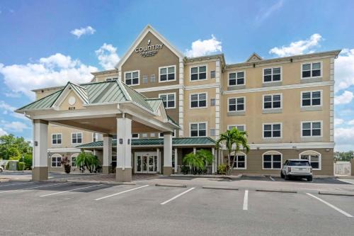 Bearss Plaza Hotel | Country Inn & Suites by Radisson, Tampa Airport North, FL