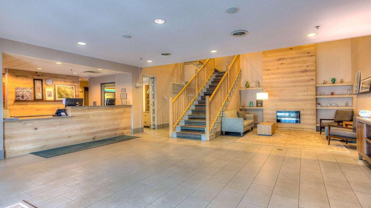 Village of Lakewood Hotel | Country Inn & Suites by Radisson, Crystal Lake, IL