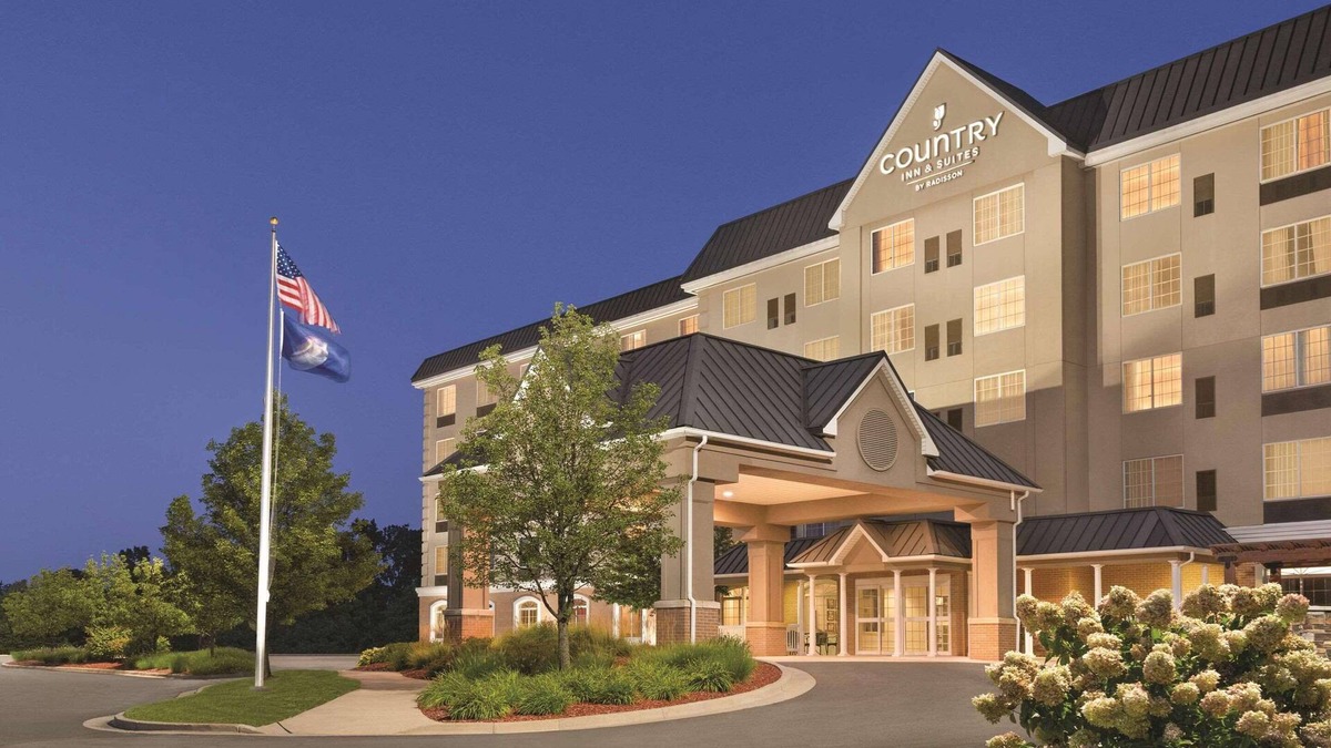 Grand Rapids Hotel | Country Inn & Suites by Radisson, Grand Rapids East, MI