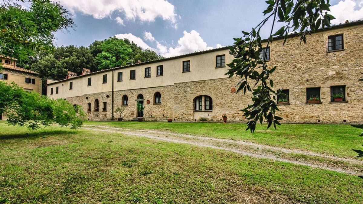 Capannoli Apartment | Country House in Tuscany with Pool and Tennis