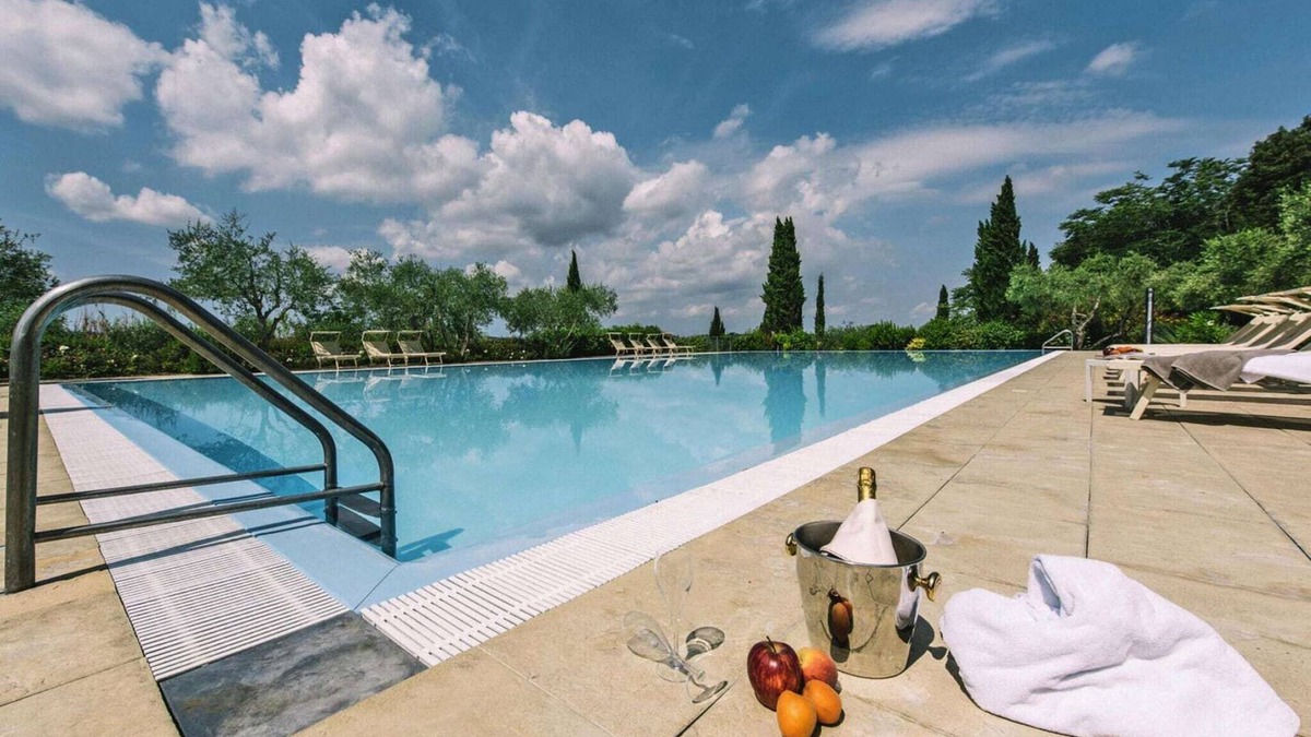 Capannoli Apartment | Country House in Tuscany with Pool and Tennis