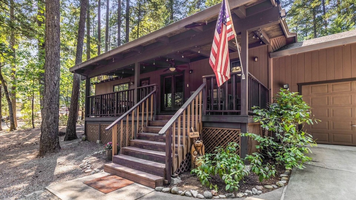 Trinity Center House | COUNTRY LAKE RETREAT. New on the market! Special rate. Book now.