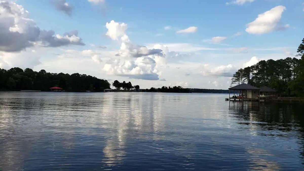 Berryville House | Country Lakehouse With the Million Dollar view