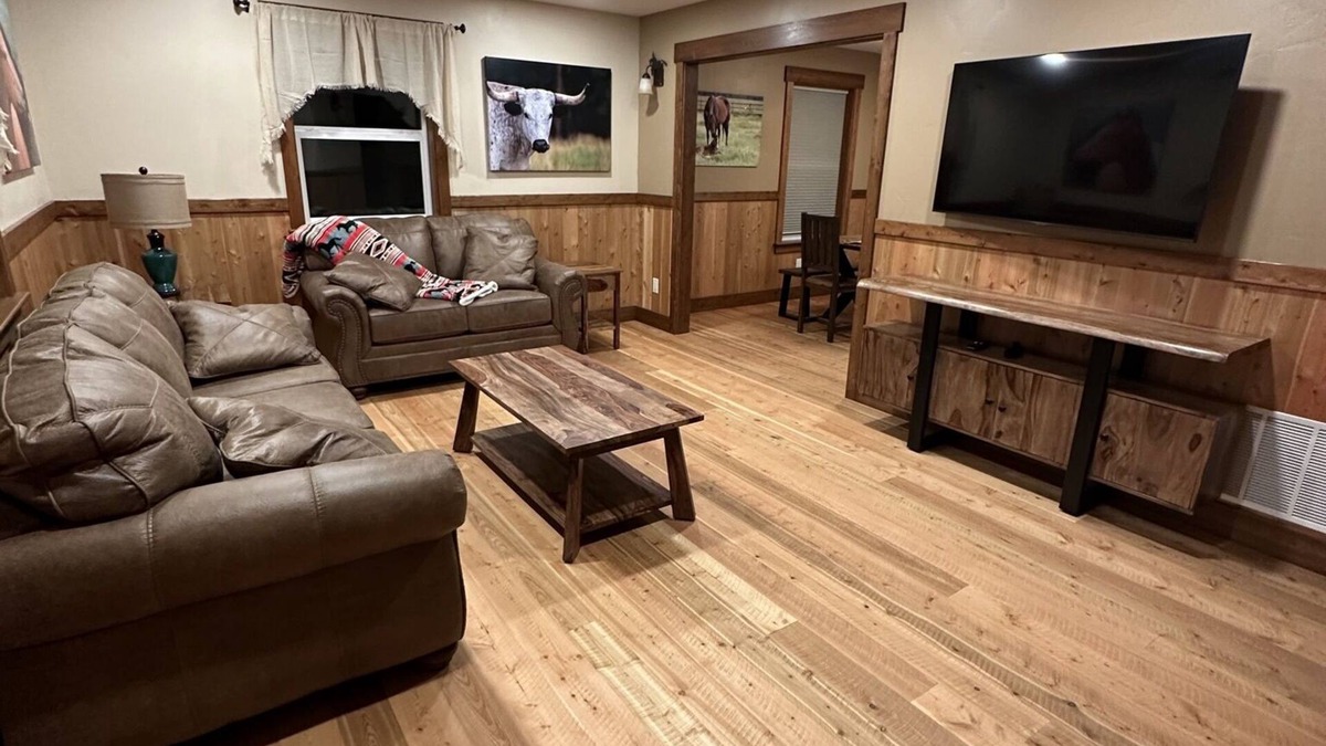 Superior House | Country Living. Cozy home located on small horse ranch