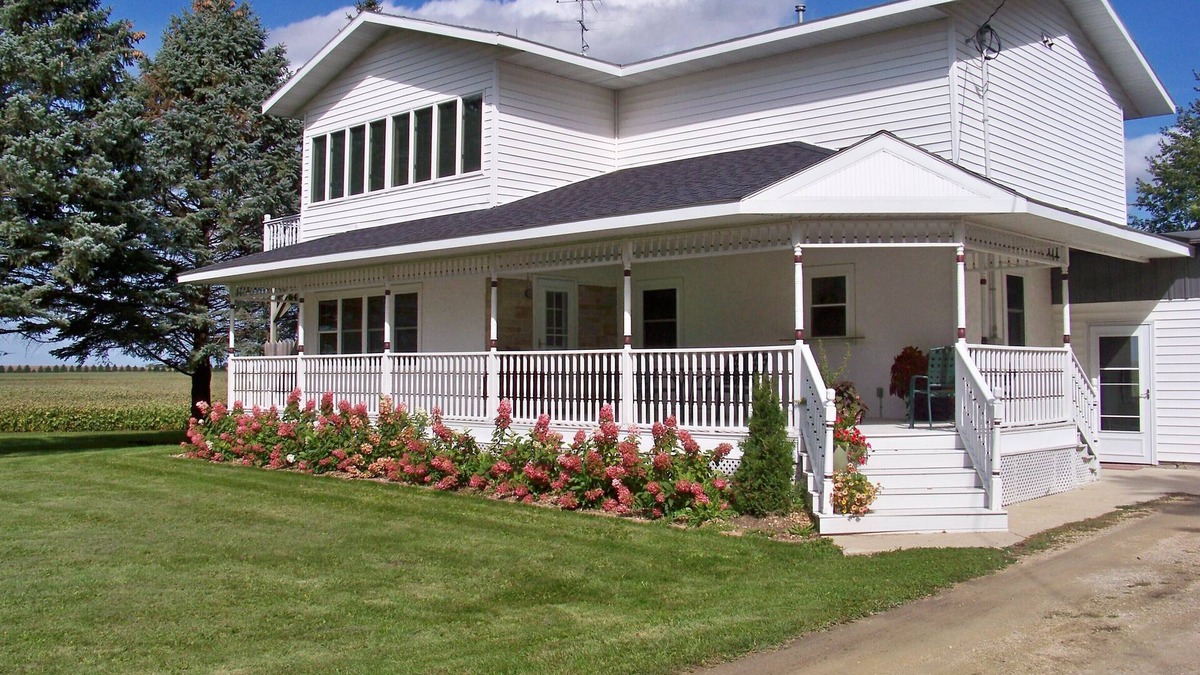 Red Rock House | Country Living Getaway at Josie's Guest House