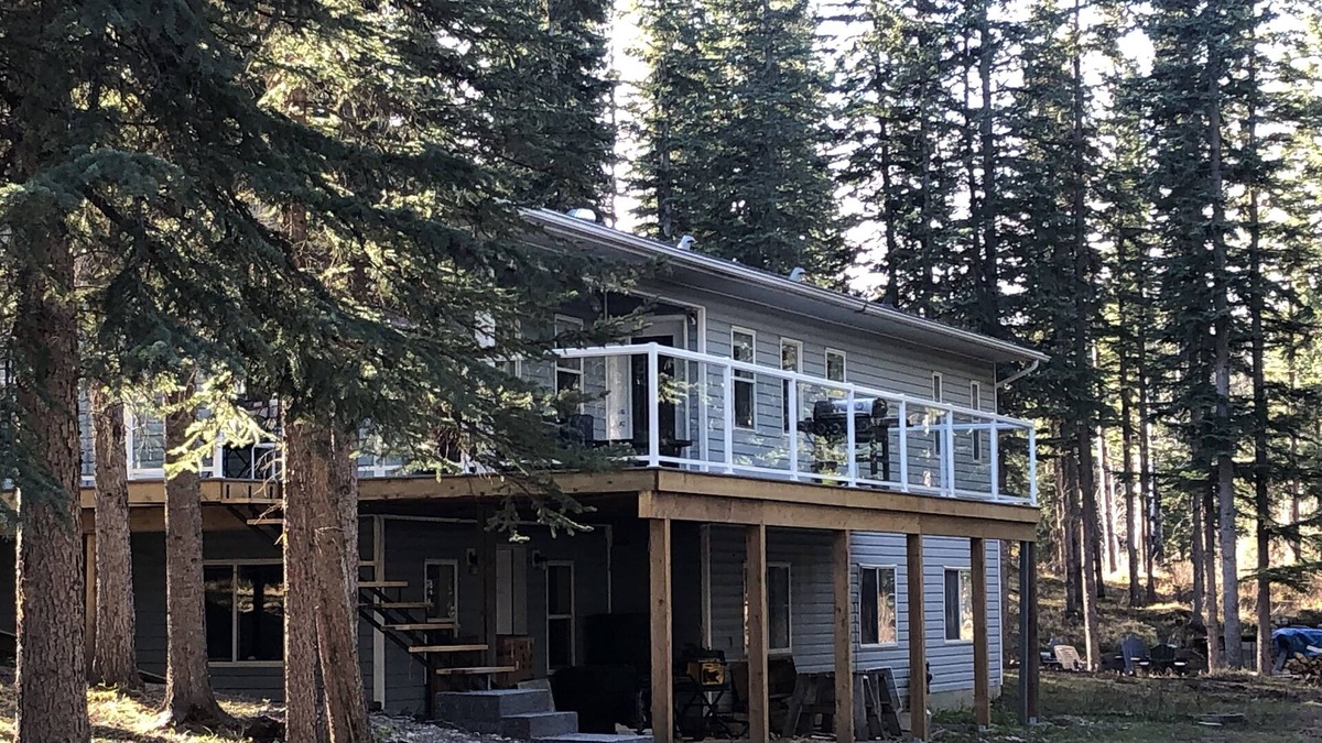 Hinton House | Country living in town limits