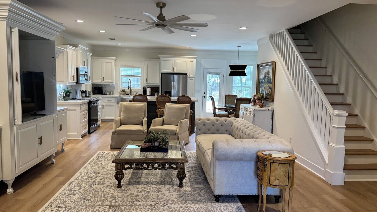 Hahira House | Country Living, minutes from town.