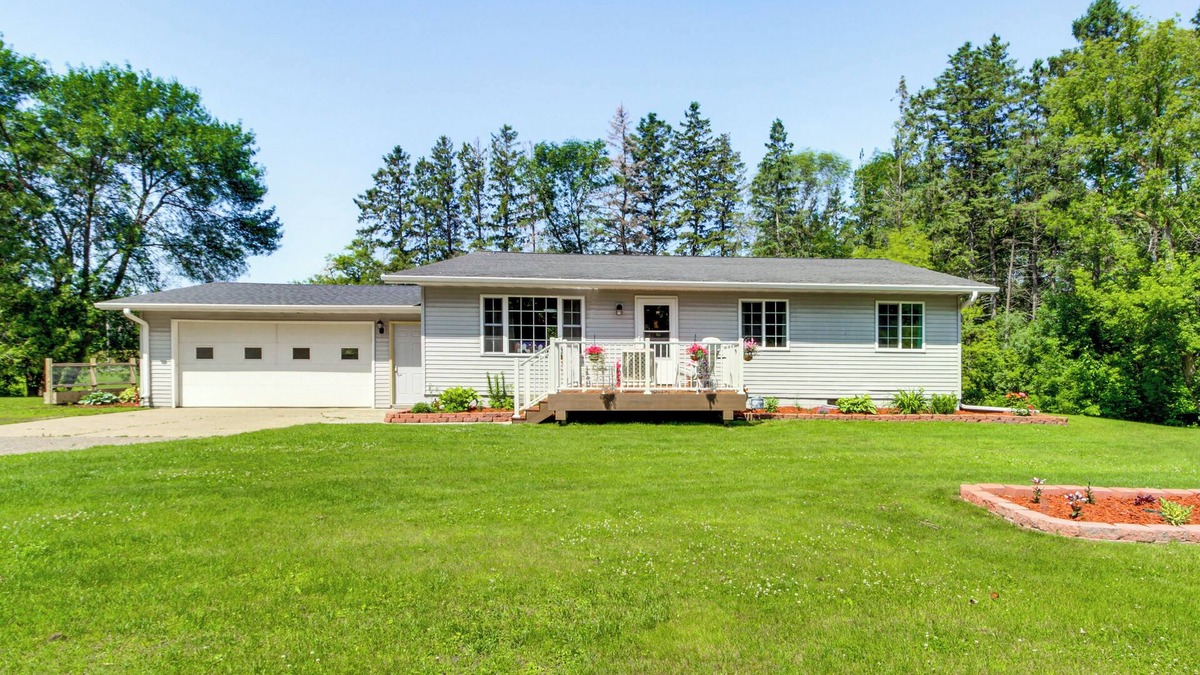 New York Mills House | Country Living Near Main St: Quiet Minnesota Home