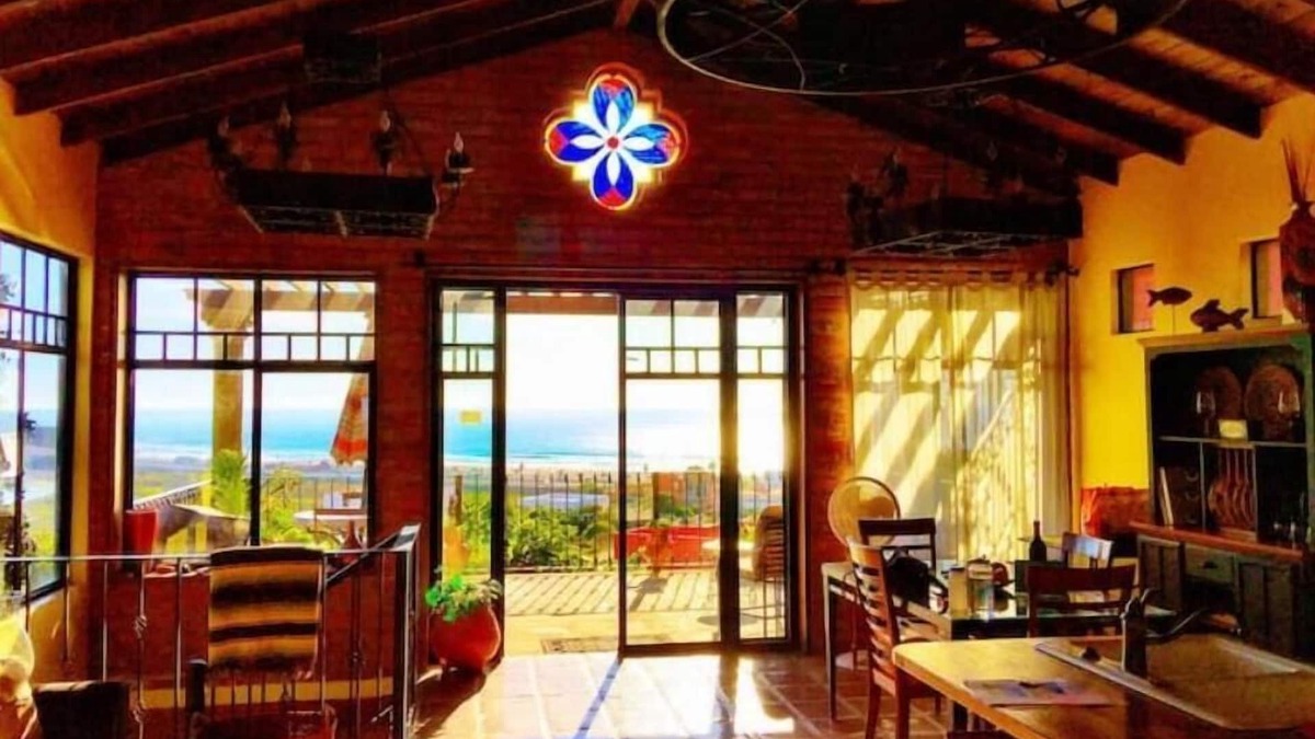 La Mision House | Country Living with gorgeous ocean/beach/river/mtn view -1/2 hr. to Wine Country