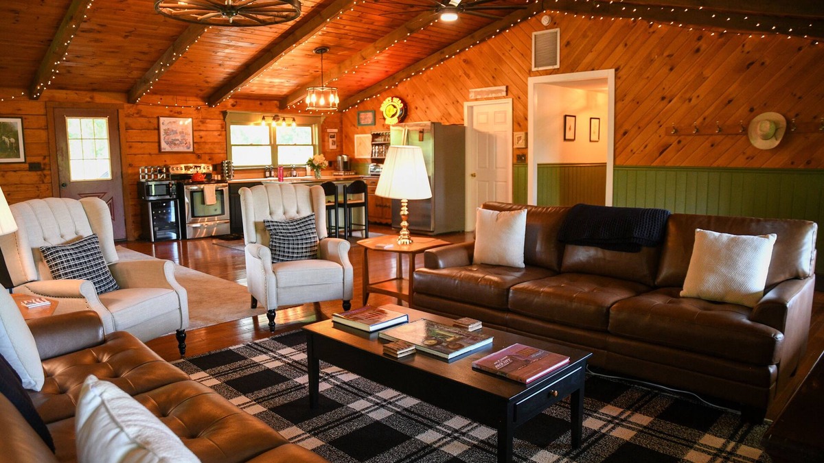 Round Hill Cabin | Country Lodge: Great Room, View, Hot tub