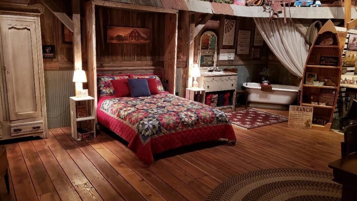 Seward County House | Country Loft - Restored Barn