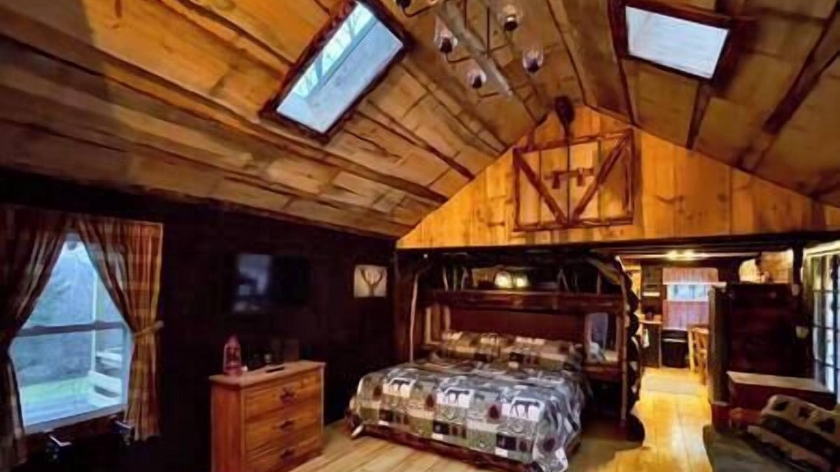 Lisbon House | Country Log Cabin #2- Hodge Hill