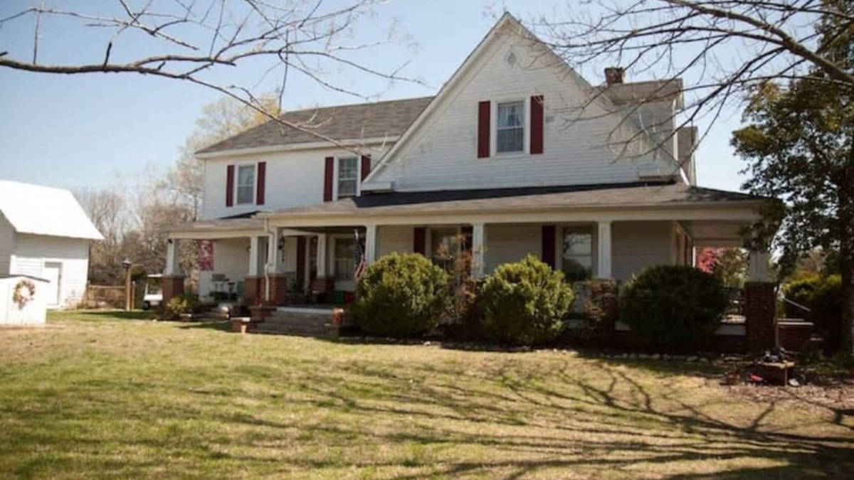 Henderson House | Country Manor