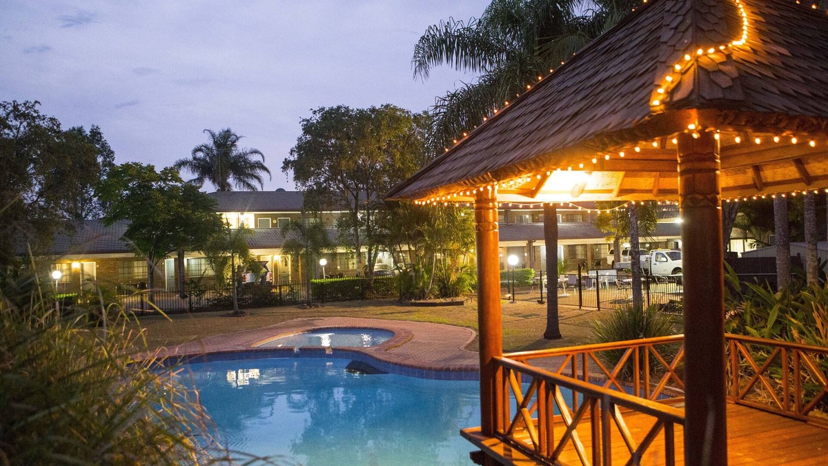 Raceview Hotel | Country Motel Ipswich