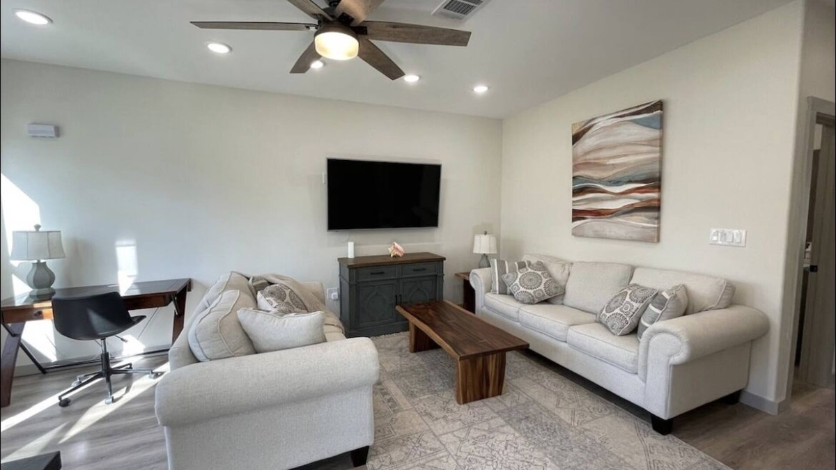 Hockley House | Country Oasis -B