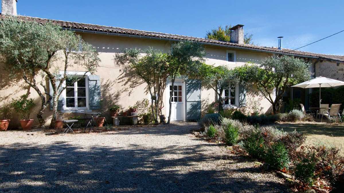 Clussais-la-Pommeraie Cottage | Country property with swimming pool
