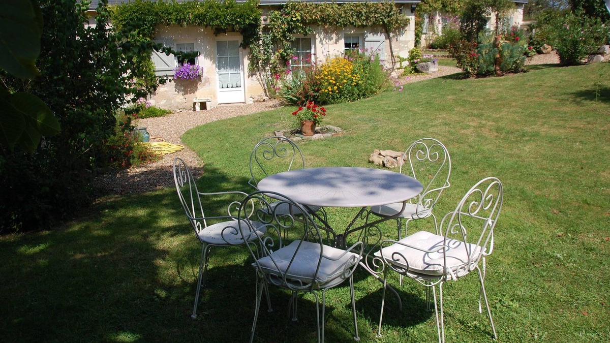 Bourgueil Bed & Breakfast | COUNTRY PROPERTY ON THE EDGE OF FOREST AND VINEYARDS