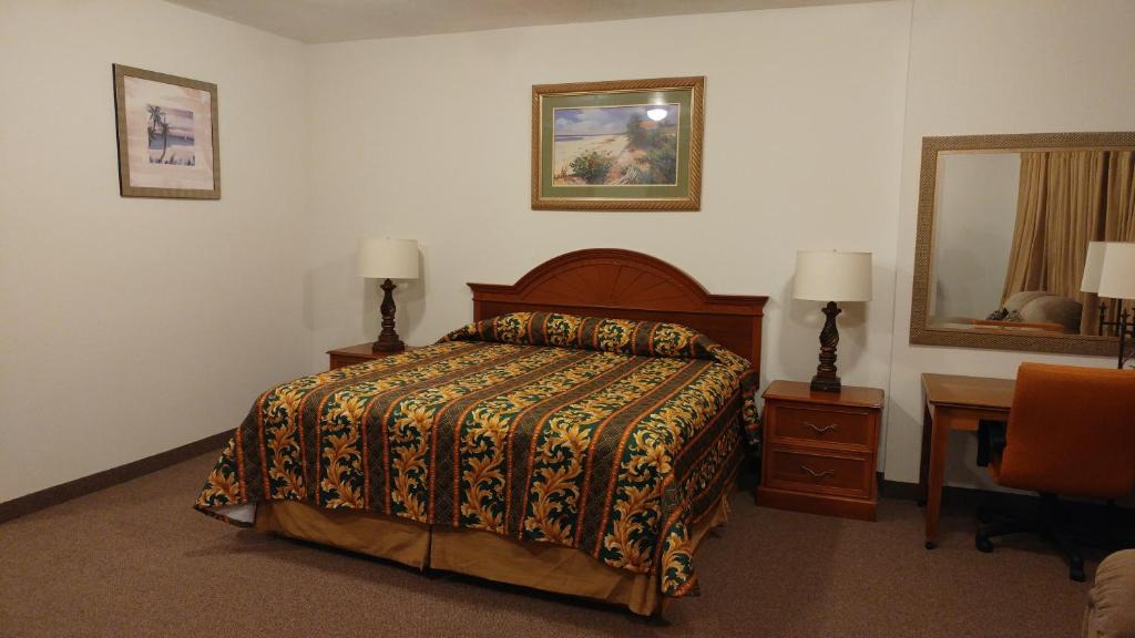 Manvel Hotel | Country Regency Inn & Suites