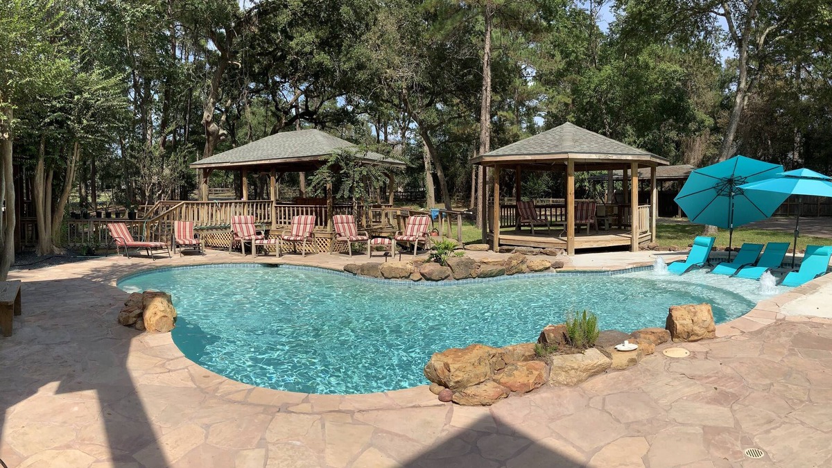 Decker Place House | Country resort 5 bedroom Main House and 1 bedroom guest house combined.