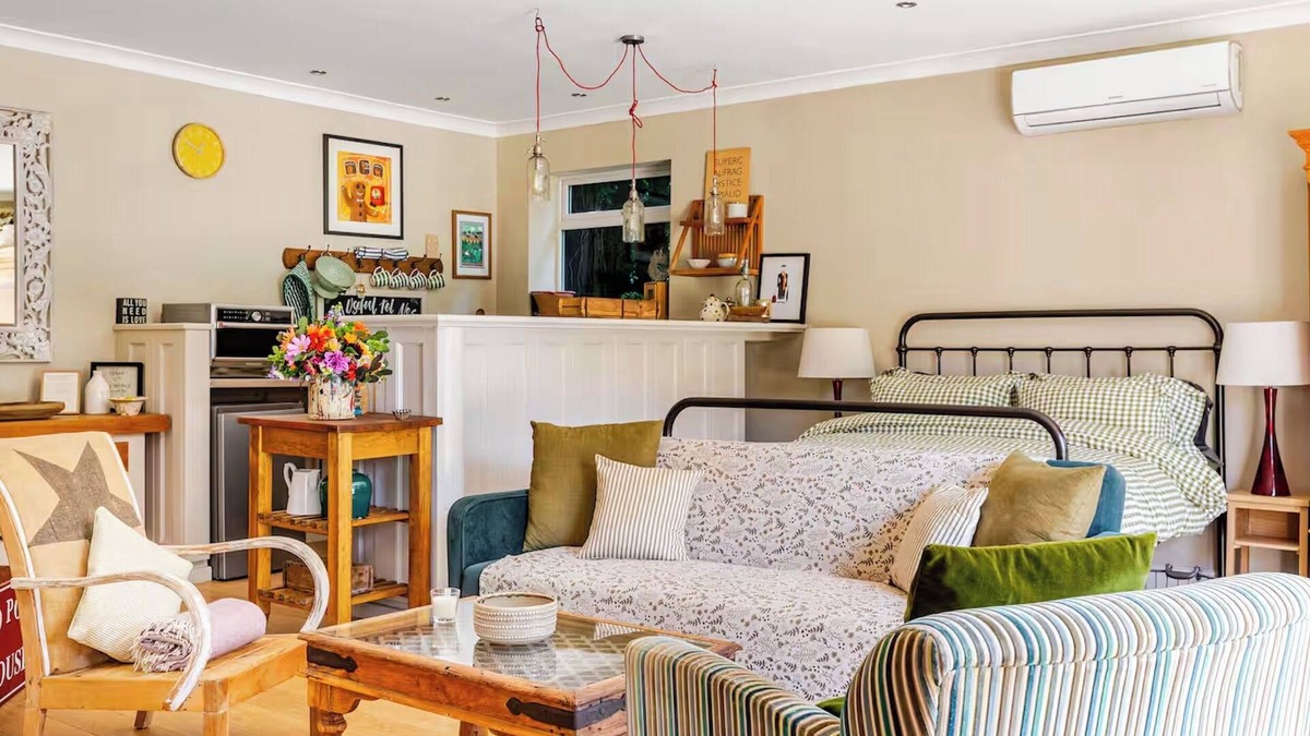 Bradford-on-Avon Cabin | Country Retreat, Wood Burning Stove, Air Con, Parking & Dog Play Fields nr Bath