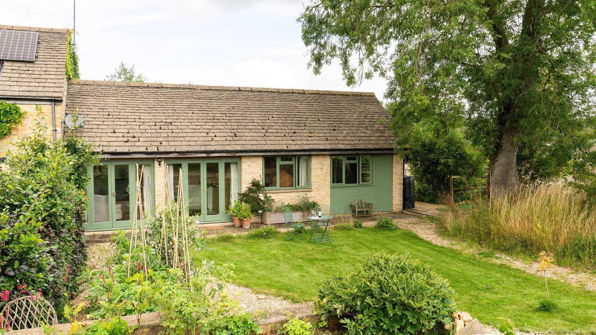 Great Rollright Cottage | Country retreat with stunning views - Guddlebrook Two