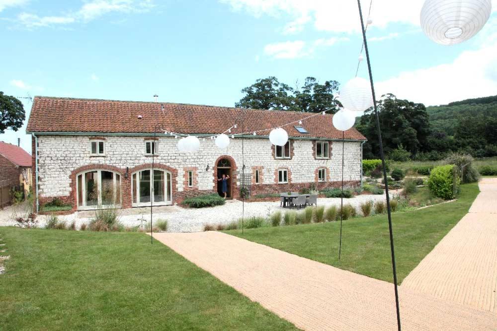 Potter Brompton House | Country Retreat, hot tub, games room, dog friendly