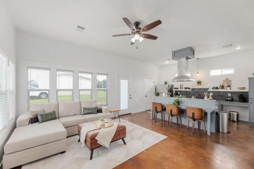La Grange House | Country Retreat Near Downtown, Winery and Brewery