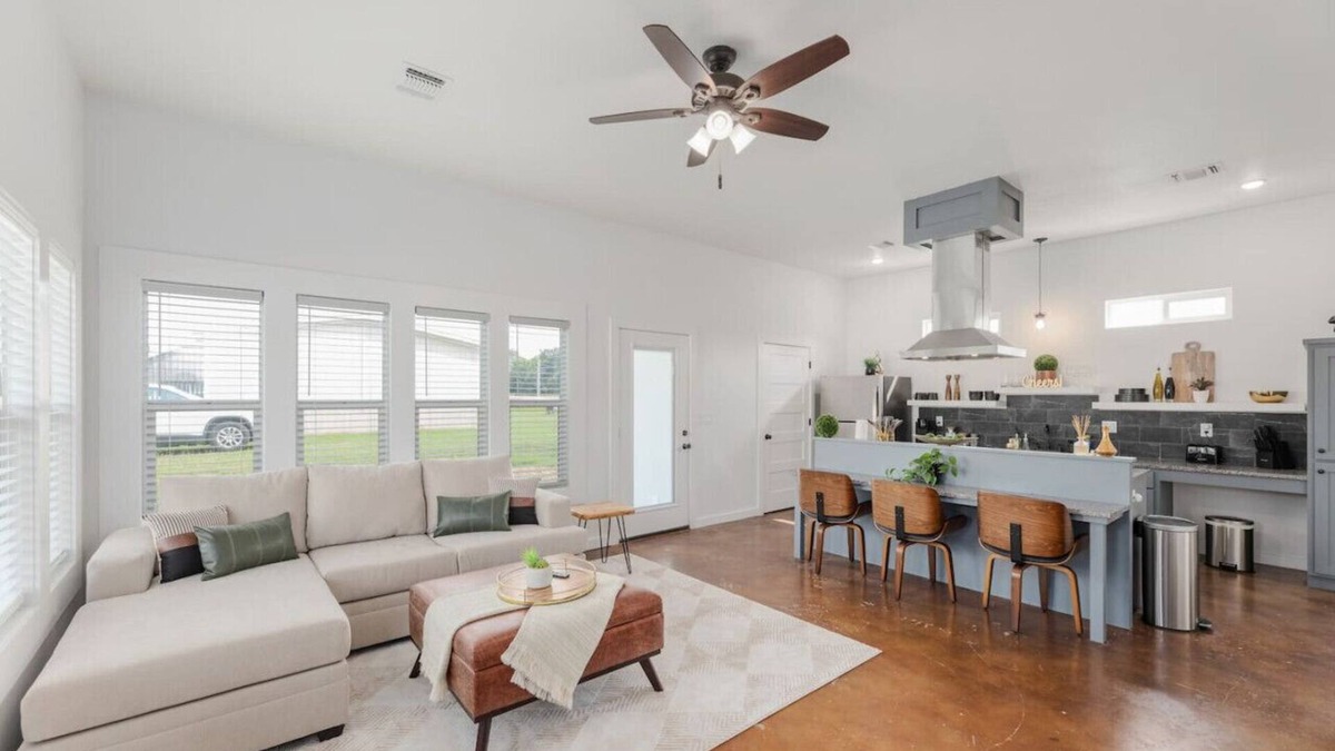 La Grange House | Country Retreat Near Downtown, Winery and Brewery