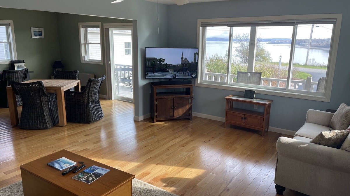 Eastport Apartment | Country retreat with incredible ocean and island views.