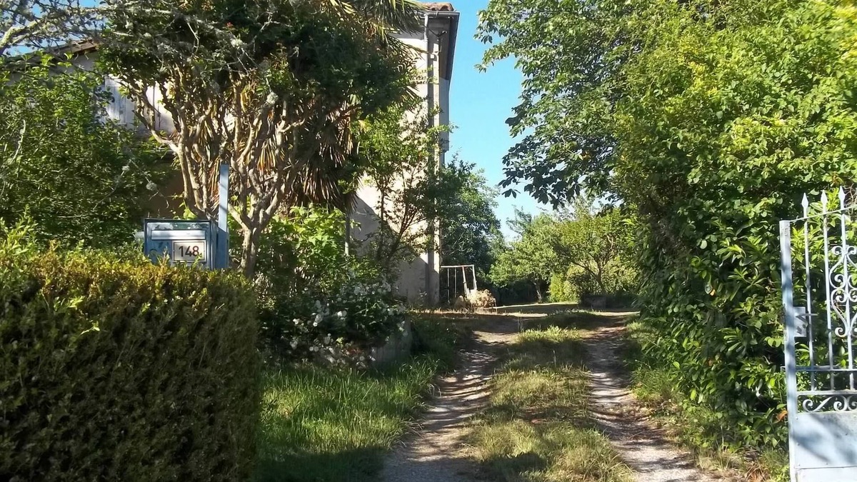 Lannepax Bed & Breakfast | Country room in a traditional Gascon house